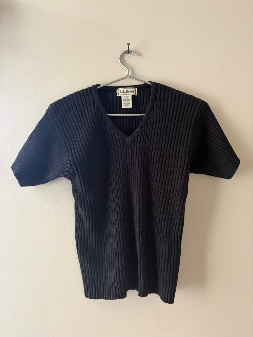 L.L. Bean women Black Ribbed V-Neck Sweater